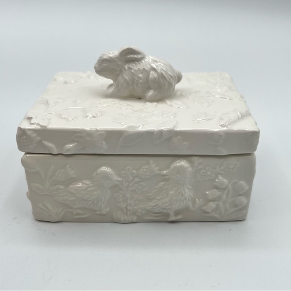 Bunny Rabbit Trinket Box Ducks Chicks Lambs Flowers Global Design Kate Williams - Picture 6 of 16
